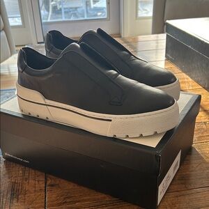 J/SLIDES Women’s NYRIE Black Leather Sneaker Size 8.5